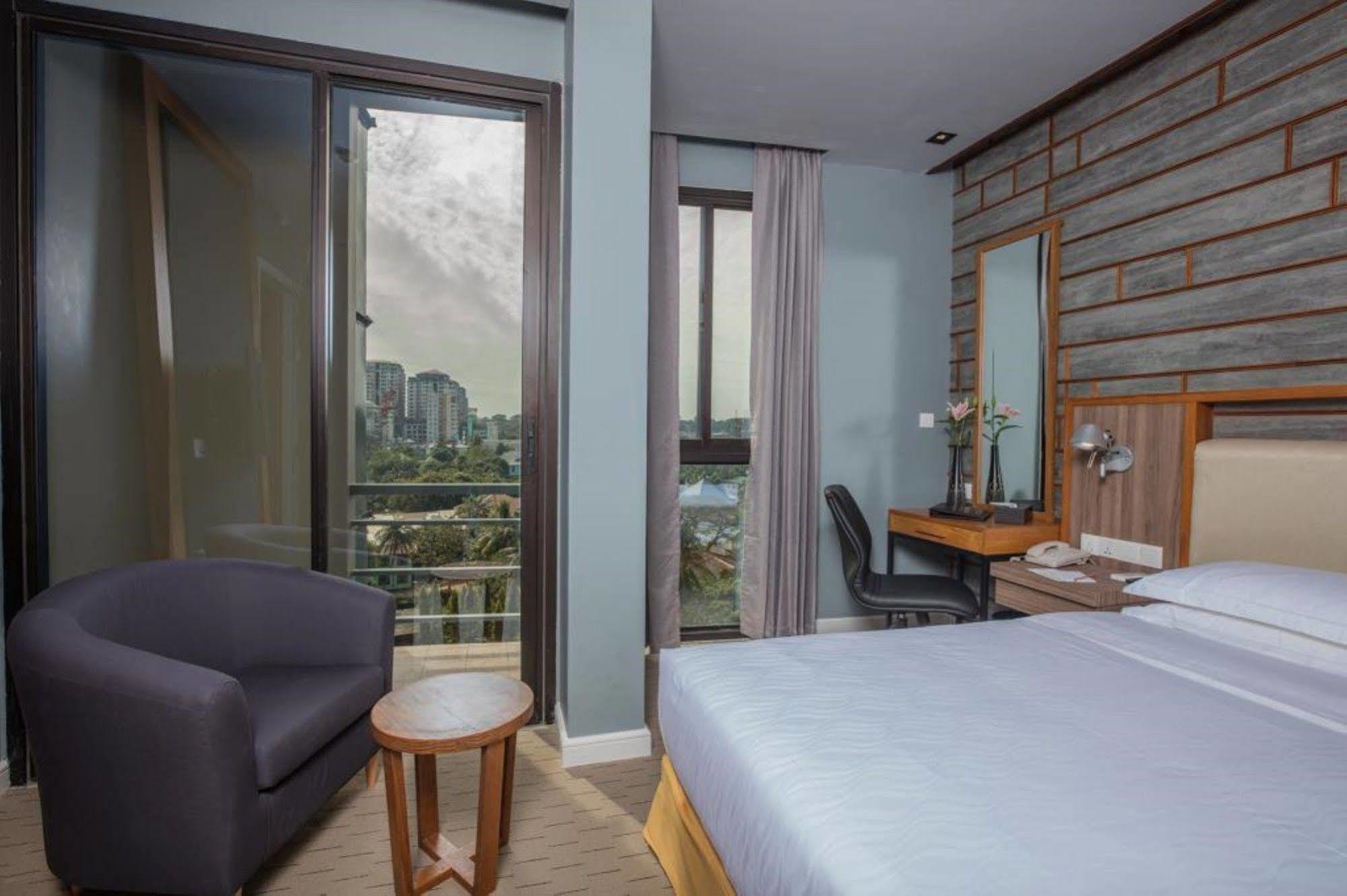 The Link Boutique Yangón